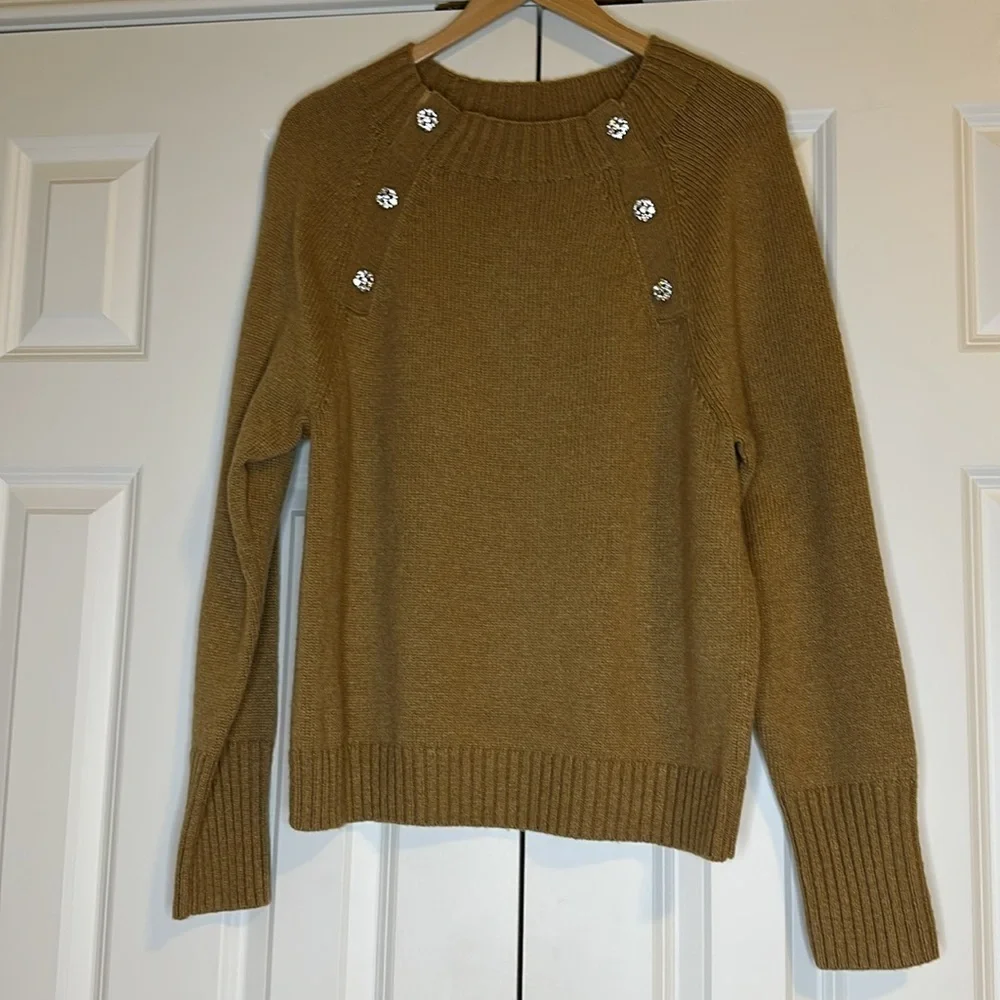 Crewneck sweater with jeweled buttons SzL